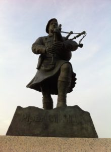 Colleville-Montgomery – Commémorations 2013 – Inauguration de la statue de Bill Millin. Photo : D-Day Overlord