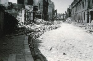 La rue d'Alençon à Lisieux dégagée des gravats en 1944. Photo : DR