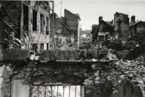 Le centre-ville de Lisieux en ruines en 1944. Photo : DR