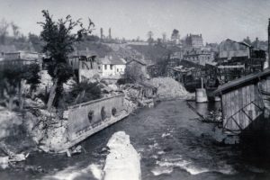 Les ruines de Lisieux en 1944 de part et d'autre de la Touques. Photo : DR