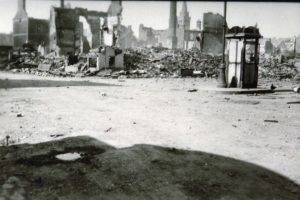 Les ruines de la rue Caroline Duchemin à Lisieux après les bombardements de juin 1944. Photo : DR