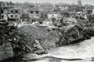 Les ruines de l'île Saint-Dominique à Lisieux après les bombardements de juin 1944. Photo : DR
