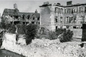 Les ruines du couvent des Bénédictines à Lisieux après les bombardements de juin 1944. Photo : DR