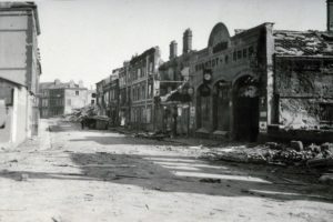 Les ruines du garage Bramtot frères à Lisieux en 1944, boulevard Saint-Anne, après les bombardements alliés. Photo : DR