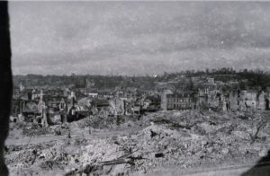 Les ruines du secteur de la rue au Char à Lisieux après les bombardements de juin 1944. Photo : DR