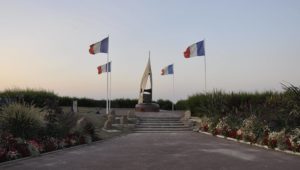 Monument à Ouistreham-Riva-Bella en hommage au commando N°4 français commandé par Philippe Kieffer, ayant débarqué le 6 juin 1944 à Sword Beach (2016). Photo : D-Day Overlord.