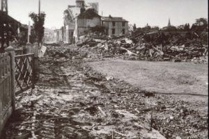 Ruines de la rue de la gare à Lisieux en 1944. Photo : DR