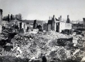 Ruines de la rue Pont-Mortain à Lisieux en 1944. Photo : DR