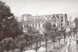 Ruines de l'église Saint-Jacques à Lisieux détruite en 1944. Photo : DR