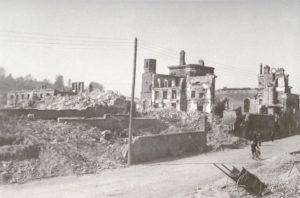 Ruines du monastère des Bénédictines à Lisieux en 1944, rue Gustave David (devenue rue du 6 Juin). Photo : DR