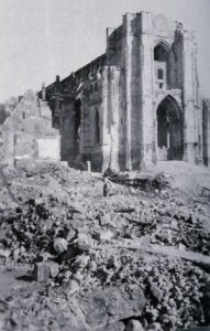 Vestiges de l'église Saint-Jacques à Lisieux en 1944. Photo : DR