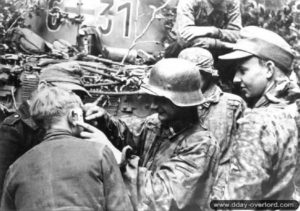 Des éléments de la Hitlerjugend dans le secteur de l'Abbaye d'Ardenne en juin 1944. Photo : Bundesarchiv