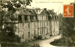 Carte postale du château de Courigny à Airan avant la guerre.