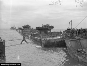 Mise en place des caissons Phoenix. Photo IWM