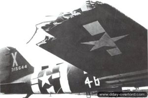 L’extrémité d’une aile de Douglas C-47 arrachée par un conteneur largué par un autre appareil aux premières heures du 6 juin 1944, au-dessus du Cotentin. Photo : US National Archives