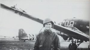 Dégâts occasionnés par la Flak sur ce Douglas C-47 lors de son survol du Cotentin. Photo : US National Archives