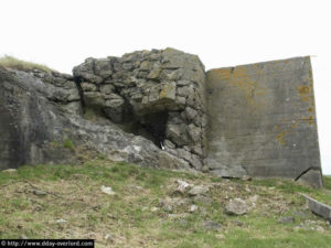 Casemate modèle R650 de la batterie d'Azeville codée Stp 133. Elle abritait un canon de 105 mm K331. Photo (2005) : D-Day Overlord