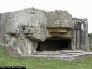 Casemate modèle R650 de la batterie d'Azeville codée Stp 133. Elle abritait un canon de 105 mm K331. Photo (2005) : D-Day Overlord