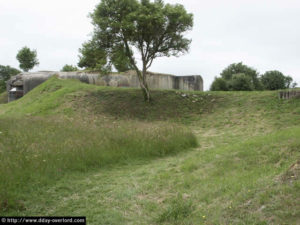 Casemate modèle R650 de la batterie d'Azeville codée Stp 133. Elle abritait un canon de 105 mm K331. Photo (2005) : D-Day Overlord