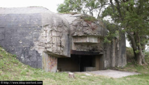 Casemate modèle R650 de la batterie d'Azeville codée Stp 133. Elle abritait un canon de 105 mm K331. Photo (2005) : D-Day Overlord