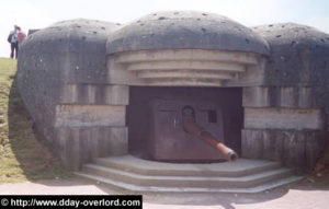 Casemate modèle M272 de la batterie de Longues-sur-Mer abritent un canon de 150 mm TK C/36. Photo (2003) : D-Day Overlord