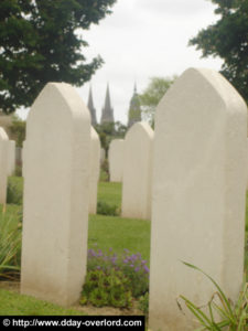 Cimetière militaire de Bayeux. Photo (2005) : D-Day Overlord