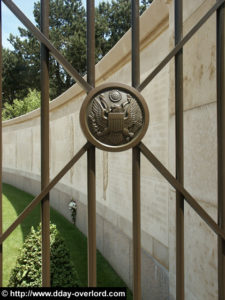 Cimetière militaire américain de Colleville-sur-Mer. Le mur des Disparus. Photo (2013) : D-Day Overlord