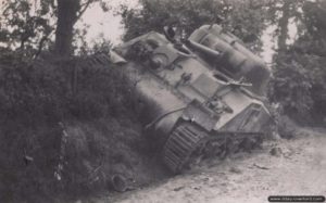 Un char Sherman du 36th Combat Infantry Battalion de la 3rd (US) Armored Division détruit dans le secteur de Fromentel. Photo : US National Archives