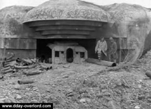 Les vestiges d'une pièce de 150 mm TK C/36 de la batterie de Longues (Wn 38) après le départ des Allemands. Photo : IWM