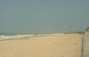 Vue générale du secteur est de plage Nan - Juno Beach - devant Bernières-sur-Mer (2005). Photo : D-Day Overlord