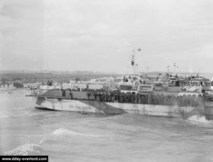 A Bernières, secteur Nan White, les LCI 135, 262 et 270 (9th Infantry Brigade) touchent le sol de Normandie. Photo : Archives Canada