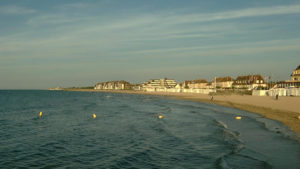 Vue générale du secteur de plage Mike à Courseulles-sur-Mer (2009). Photo : D-Day Overlord