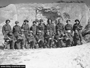 Le W2 Beach Party du RCN devant la casemate H 612 du Wn 31 à Courseulles. Photo : Archives Canada