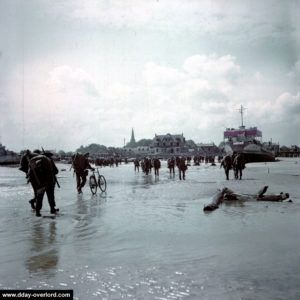 Débarquement des soldats canadiens sur Juno Beach à Courseulles-sur-Mer le Jour J. Photo : Archives Canada