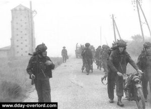 Progression du 48th RMC à Langrune. Photo : Archives Canada