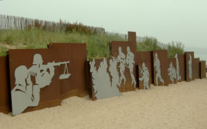 Oeuvre d'art commémorant le débarquement à Courseulles-sur-Mer, secteur Mike de Juno Beach (2005). Photo : D-Day Overlord