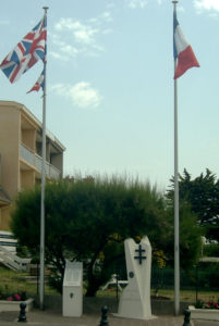 A Courseulles-sur-Mer, monument dédié aux marins français du destroyer La Combattante (2005). Photo : D-Day Overlord