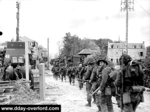 Le régiment canadien de La Chaudière s'engage à l'intérieur des terres. Photo : Archives Canada