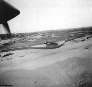 Photo aérienne de Juno Beach le 30 juin 1943, réalisée à basse altitude pour éviter la défense antiaérienne adverse. Photo : IWM