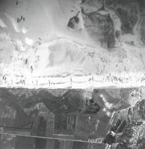 Vue aérienne du débarquement sur Juno Beach le Jour J. Photo : Archives Canada