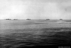 Un convoi de navires américains en direction des côtes normandes. Photo : US National Archives