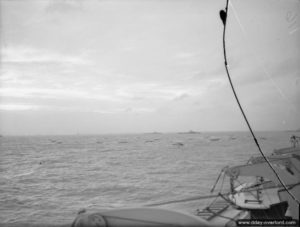 6 juin 1944 : des chalands de débarquement en route vers les plages de Normandie. Photo : IWM