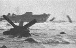 Cliché du photographe de guerre Robert Capa à l'ouest du Wn 62 vers 07h15 à Omaha Beach. Photo : US National Archives