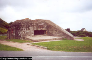 Vue avant de la casemate H667 au point d'appui allemand codé Wn 65 au Ruquet (Omaha Beach). Photo : D-Day Overlord