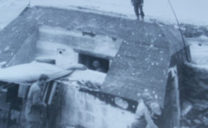 Au Ruquet, le poste de commandement "March" installé dans un bunker. Photo : US National Archives