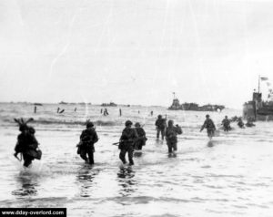 Débarquement de renforts à Omaha Beach peu après midi. Photo : US National Archives