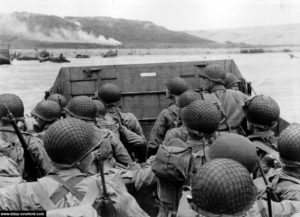 Ces hommes appartiennent au 2ème bataillon du 18ème régiment d'infanterie et s'apprêtent à débarquer à Omaha Beach. Photo : US National Archives