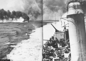 Des destroyers américains font route vers Omaha Beach. Photo : US National Archives