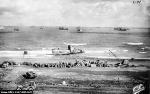 L'épave du LCI 91 à Omaha Beach après la guerre. Photo : US National Archives