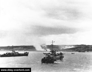 Des LCI en approche face à la position allemande du Wn 62 à Omaha Beach. Photo : US National Archives